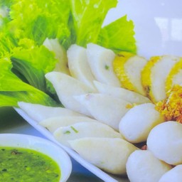 ลูกชิ้นปลาลวกจิ้ม (ร้านพดลก๋วยเตี๋ยวปลา )