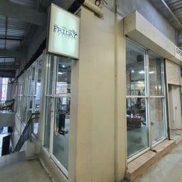 หน้าร้าน Lido ชั้น 2 ติดบันได