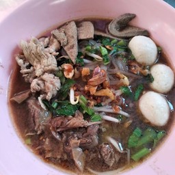 ก๋วยเตี๋ยวเรือน้ำตกหมู - หมูสด+ลูกชิ้น+ตับ+หมูตุ๋น