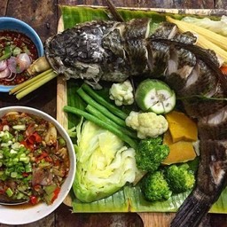 ปลาช่อนนึ่งจิ้มแจ่ว