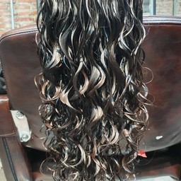 ผมตอนสระเปียกๆ ลอนชัด