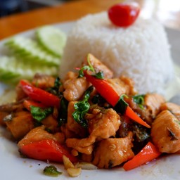 ข้าวกะเพราแซลมอน