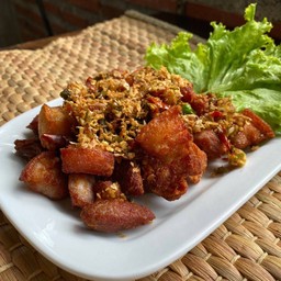 สามชั้นผัดพริกเกลือ
