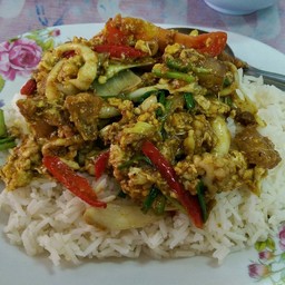 ข้าวผัดผงกะหรี่ทะเล