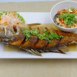 ปลากระพงทอดน้ำปลา