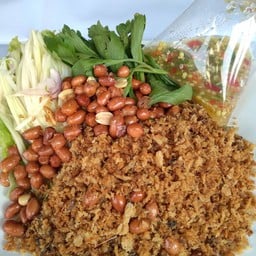 ตี๋ลูกตาล ยำปลาดุกฟู