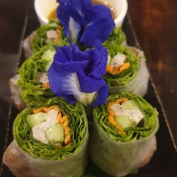 แหนมเนืองโรล