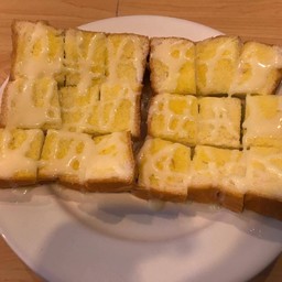 ขนมปังเนยนม