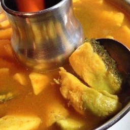 แกงส้มปลากะพงยอดมะพร้าว