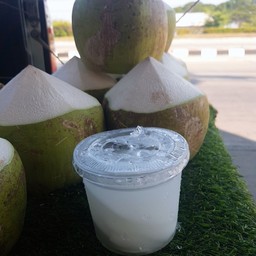 ร้านมะพร้าวหน้าหมู่บ้านศิริวัฒน์