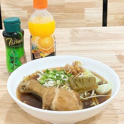 ก๋วยเตี๋ยวไก่ น่องไก่อย่างเดียว