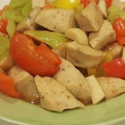 ผัดพริกอ่อนหมูยอพริกไทยดำราดข้าว