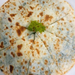 ตอติญ่าผักโขมชีส