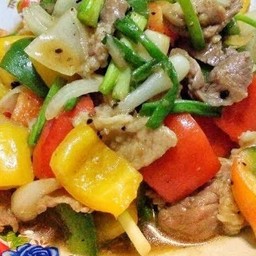 หมูสามชั้นผัดพริกไทยดำ