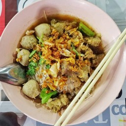 ก๋วยเตี๋ยวหมูตุ๋น