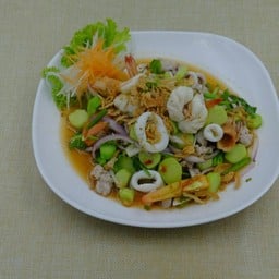 ยำก้านคะน้า