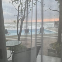 มองจากในห้องพัก 