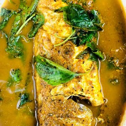 แกงเผ็ดปลาทรายแดง