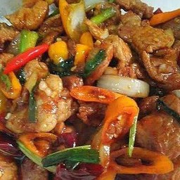 ผัดพริกเผาเลือกเนื้อสัตว์ได้ (ราดข้าว)