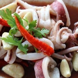 ปลาหมึกผัดกะปิหอม