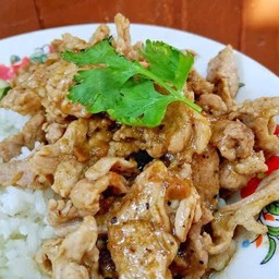 ทอดกระเทียมราดข้าว