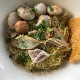 ร้านก๋วยเตี๋ยวปลาชลบุรีวัดเกาะ