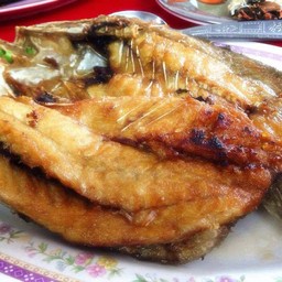 ปลากะพงทอดราดน้ำปลาหอม