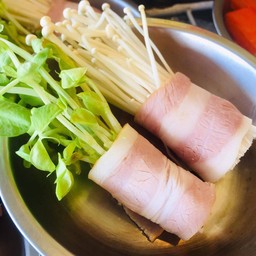 เบคอนพันเห็ดเข็มทอง โต้วเหมี่ยว