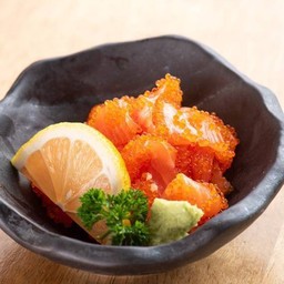 แซลมอนคลุกไข่ปลาบิน