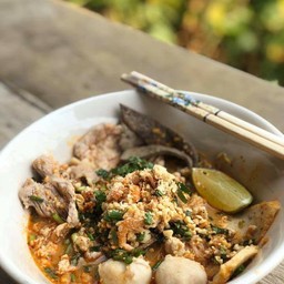 ก๋วยเตี๋ยวเรือยกล้อ