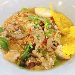 บะหมี่ต้มยำรวมมิตรหมู