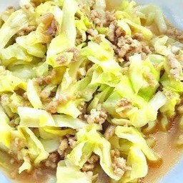 ผัดกะหล่ำหน้ำปลา(กับข้าว)เลือกเนื้อสัตว์ได้