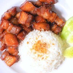 หมูสามชั้นทอดน้ำปลาราดข้าว