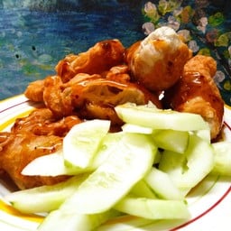 สองเสือลูกชิ้นทอด