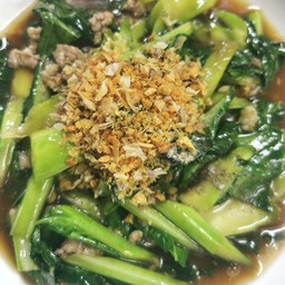 คะน้าหมูสับน้ำมันหอยเลือกเนื้อสัตว์ (กับข้าว)