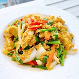 ผัดผงกะหรี่ราดข้าว