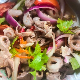 ยำไส้ตันแซ่บ