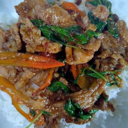 ผัดพริกแกงราดข้าว