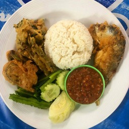 ข้าวน้ำพริกกะปิ (ไม่คลุก)