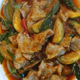 ลูกชิ้นปลากรายผัดพริกแกง