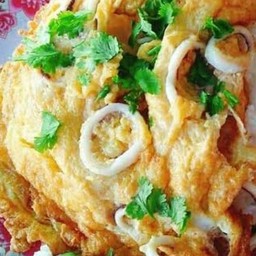 ข้าวไข่เจียวปลาหมึกกรอบ ไข่2ฟอง(เติมผักได้ทุกอย่าง)ระบุด้วยจ้า
