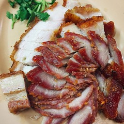 หมูแดงผสมหมูกรอบ
