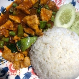 ข้าวผัดพริกแกงไก่