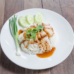 ข้าวหมูกรอบ