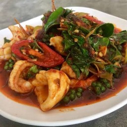 ข้าวพริกเผา กุ้ง,ปลาหมึก (โปรดระบุมาค่ะ) - เฮงเฮงอาหารตามสั่ง