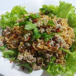 ยำมาม่าหมูสับ