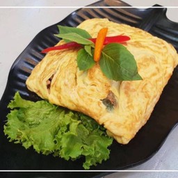 ไข่เจียวห่อลาบ