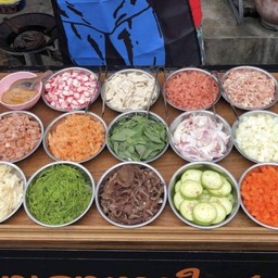 นายไข่เจียว (ข้าวไข่เจียว+ข้าวหมูทอด)