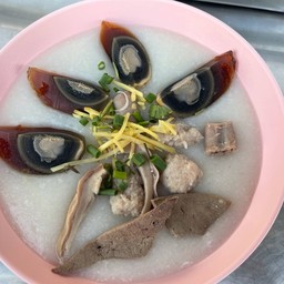 โจ๊กหมู+เครื่องใน+ไข่เยี่ยวม้า