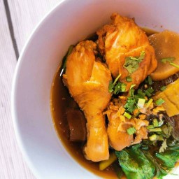 เมียจ๋า ก๋วยเตี๋ยวไก่ตุ๋น @สำเร็จพัฒนา